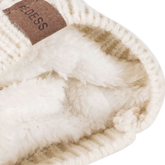 ❌❌SOLD❌❌ Redness toddler beanie - Picture 4 of 4